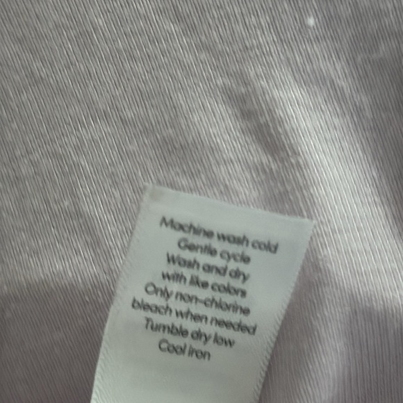 Athleta Cloudlight Relaxed Top in Simply Lilac Size Medium V Neck Long Sleeve - Picture 5 of 7
